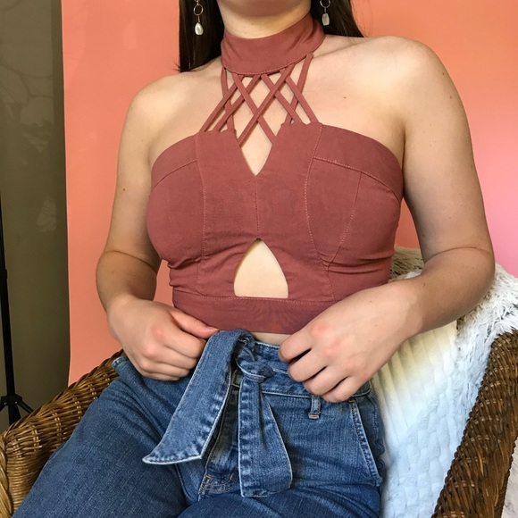 Around the Neck Crop Top - Picture 2 of 2